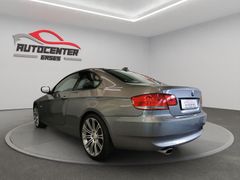 BMW 320 i Navi SHZ 19" Alus PDC Leder 