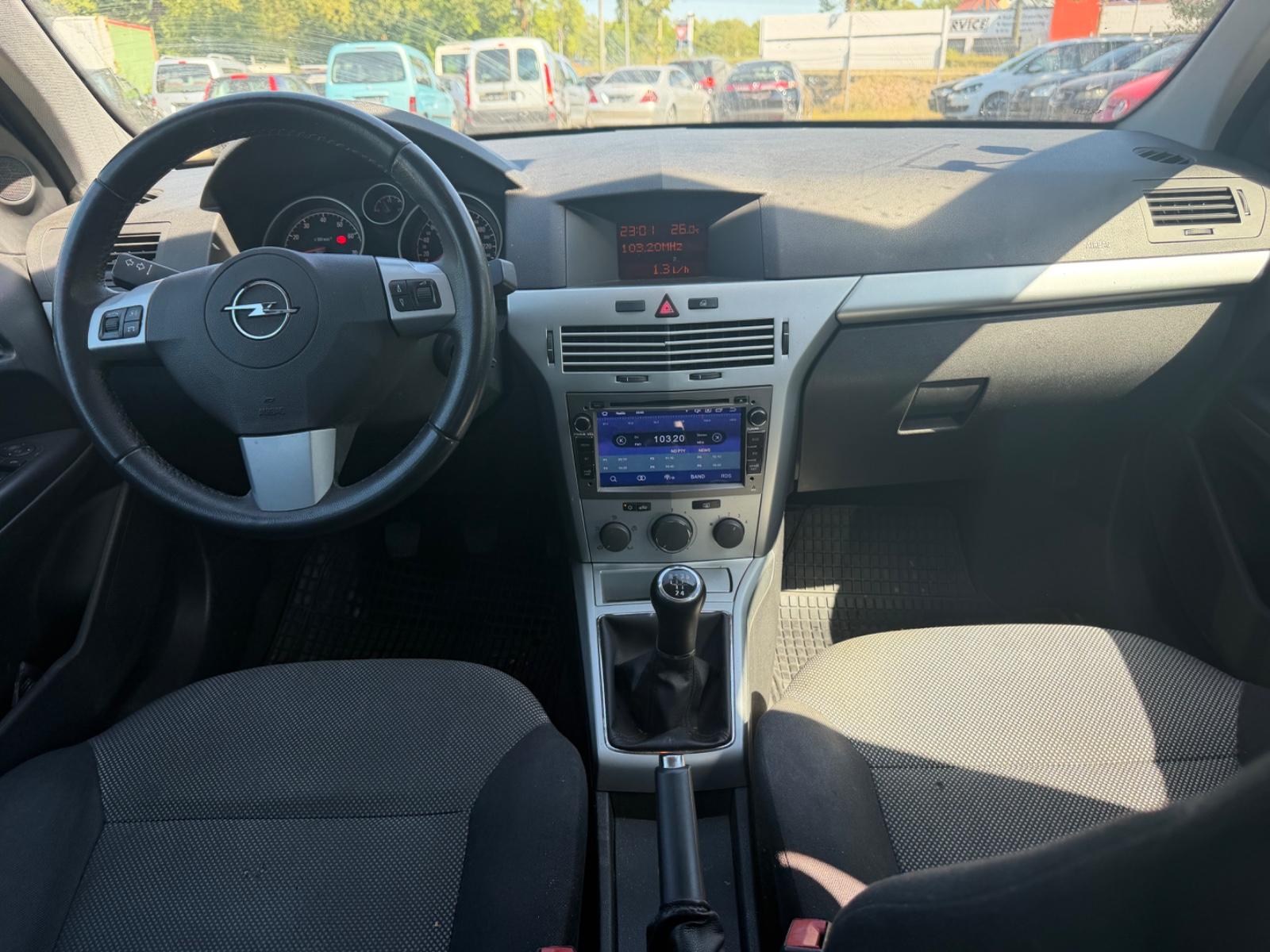 Opel Astra 2009 — photo 9
