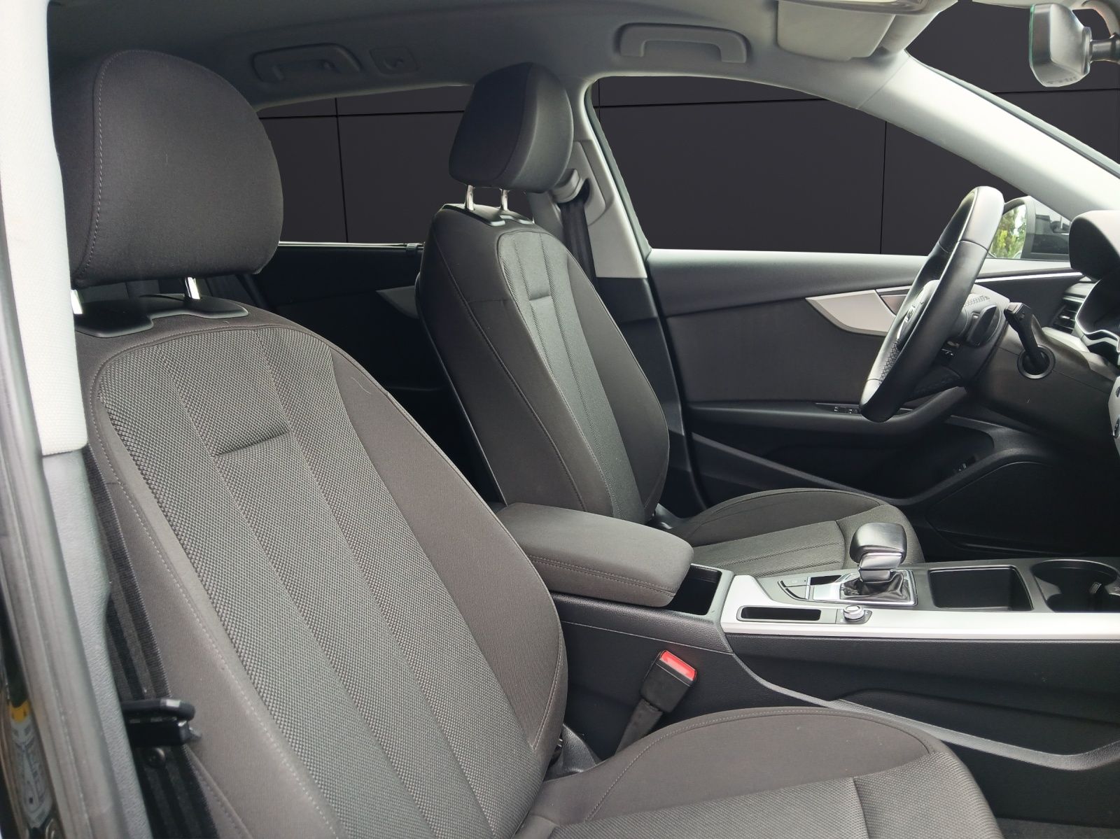Fahrzeugabbildung Audi A4 Avant 35 TFSI  Navi GRA PDC SH LM