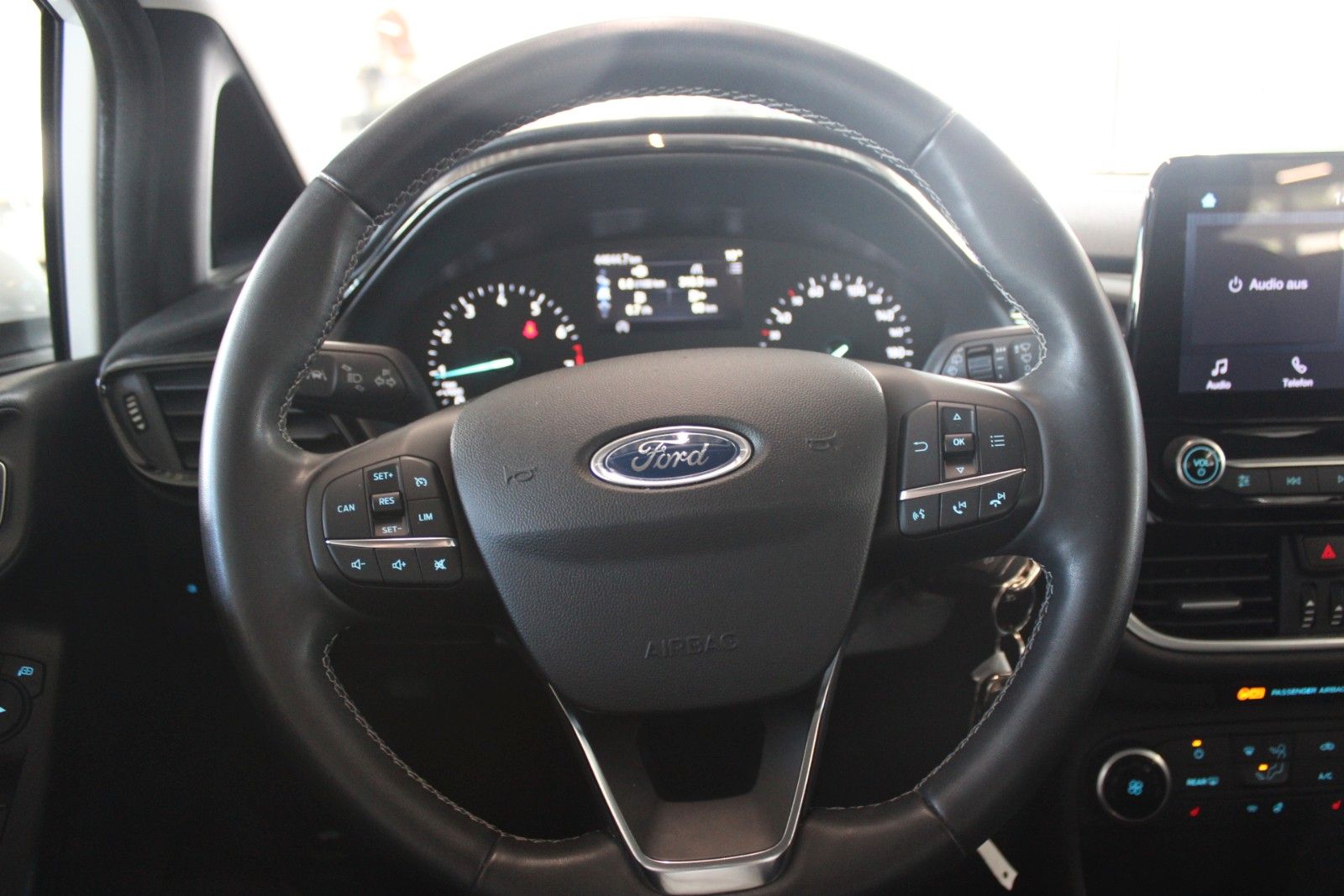 Fahrzeugabbildung Ford Fiesta Cool&Connect 5-trg KLIMA LED WinterPaket