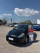 Renault Clio 1.2 16V 3 porte Yahoo! - Renault Clio mit Benzin-Antrieb: Limousine, Yahoo
