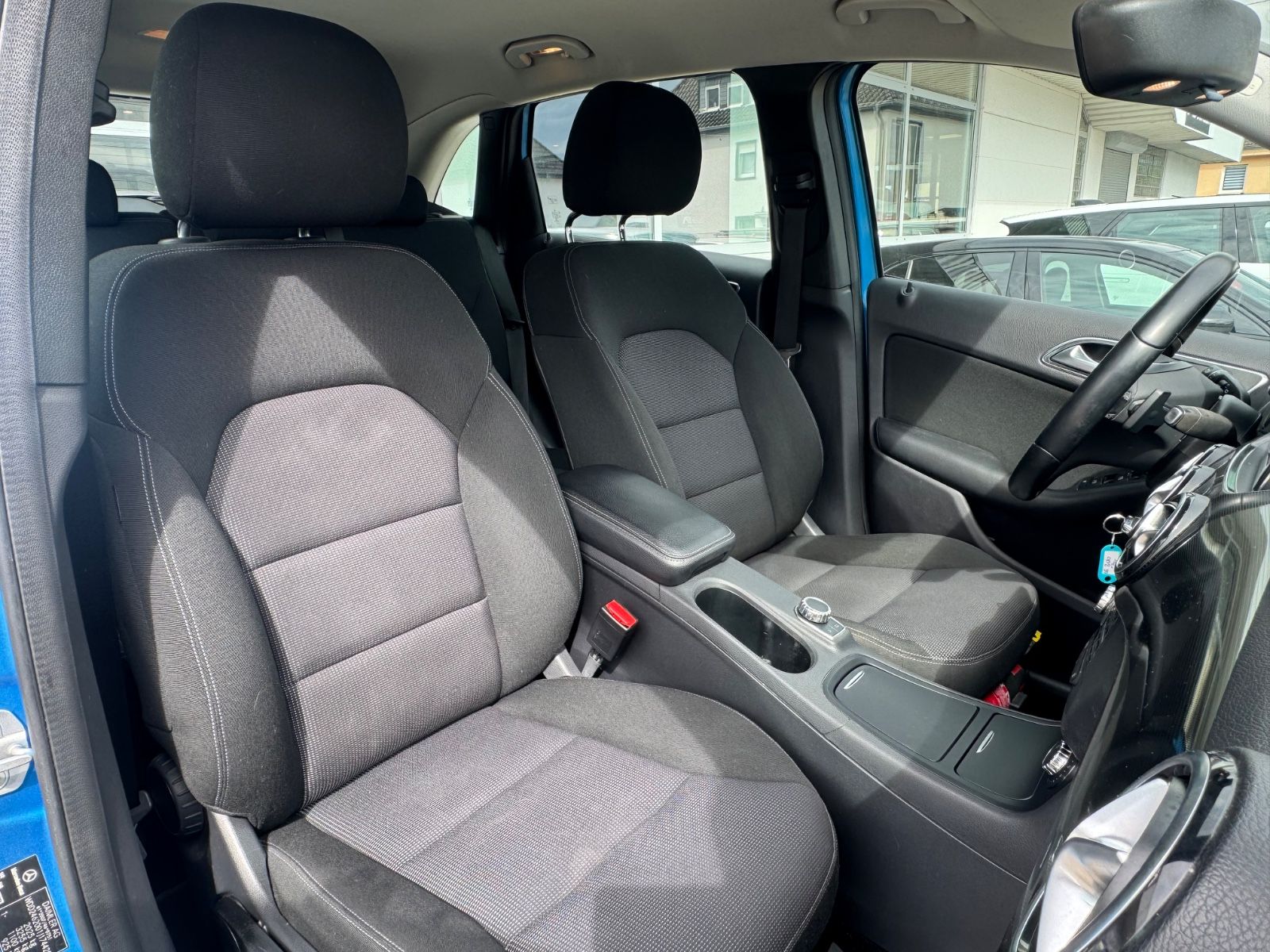 Fahrzeugabbildung Mercedes-Benz B 180 CDI/Edition E/Navigation/SHZ/MFL/ALU/