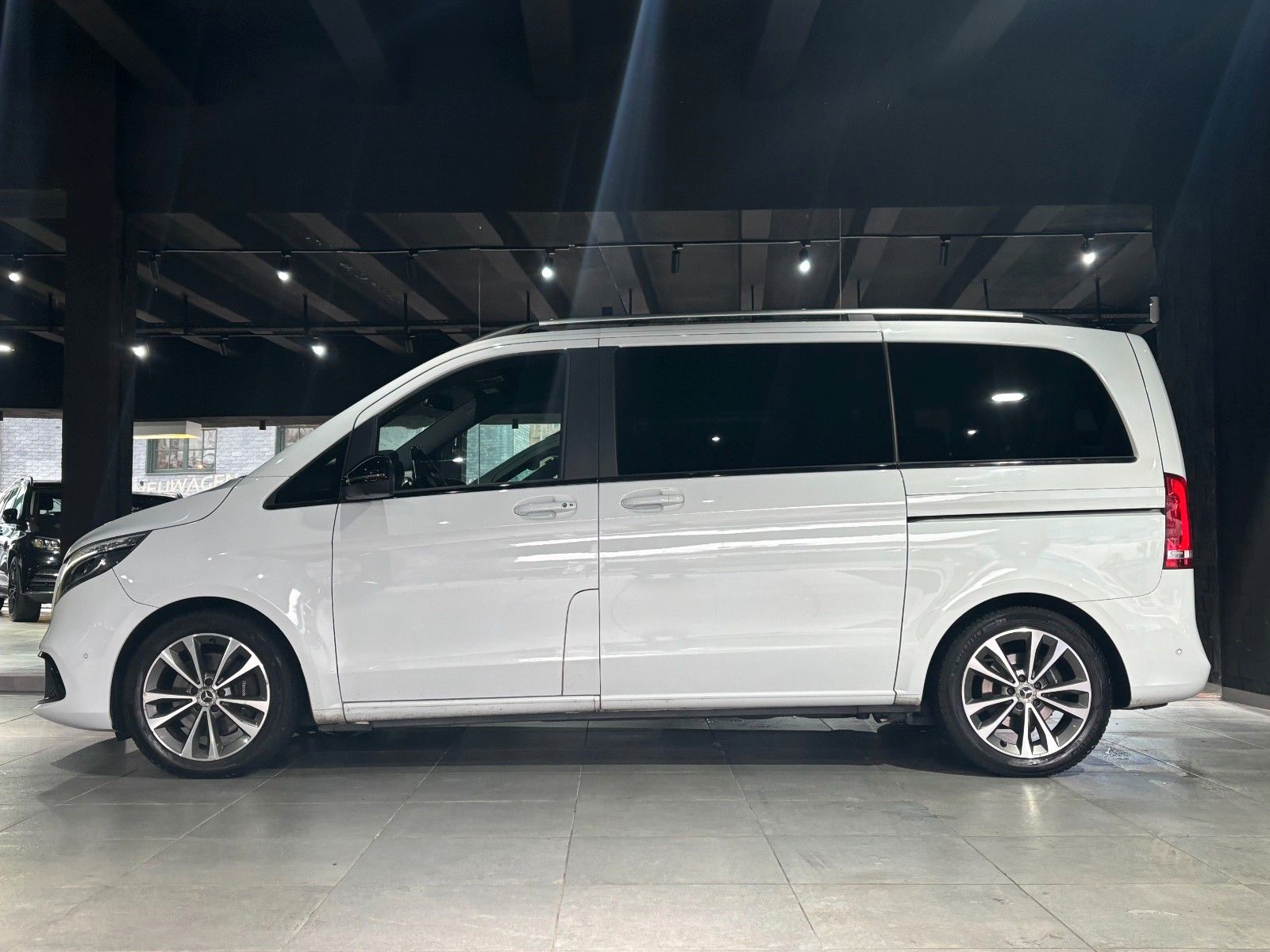 Fahrzeugabbildung Mercedes-Benz V 250d *8-Sitzer*Burmester*Ambiente*360°*Memory