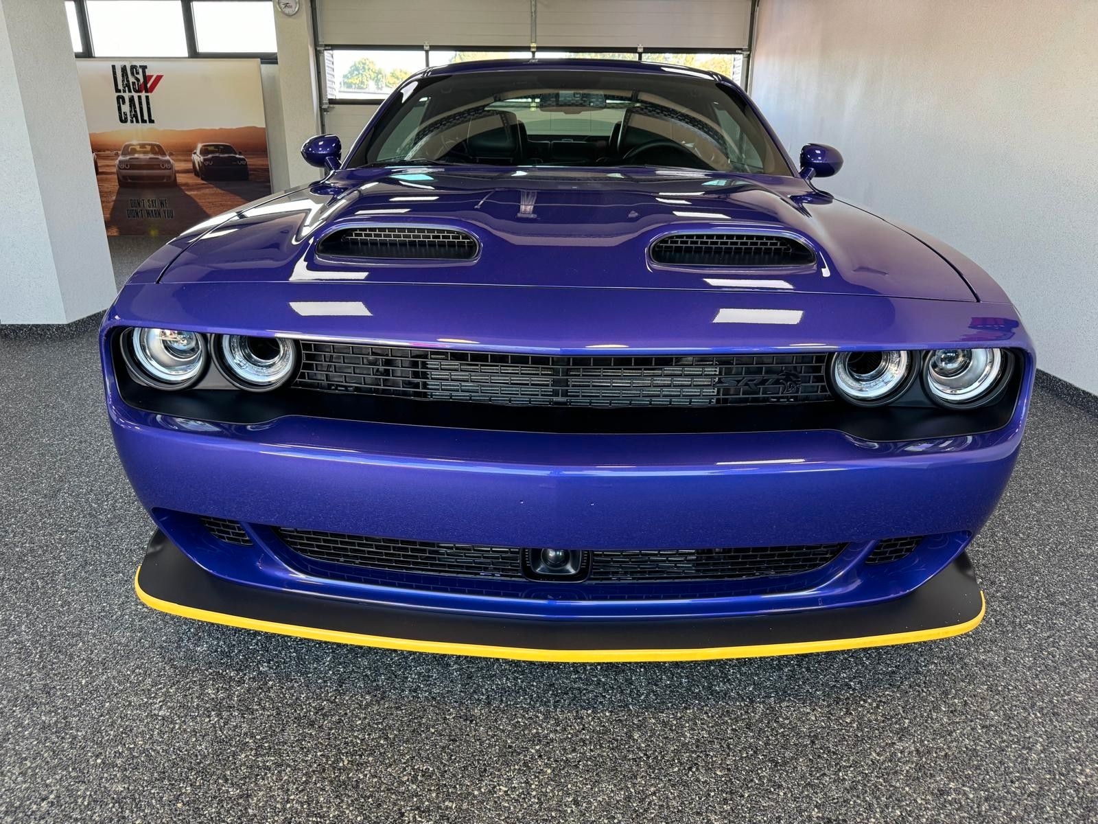 Fahrzeugabbildung Dodge CHALLENGER HELLCAT JAILBREAK-LAGUNA-WAVE CARBON