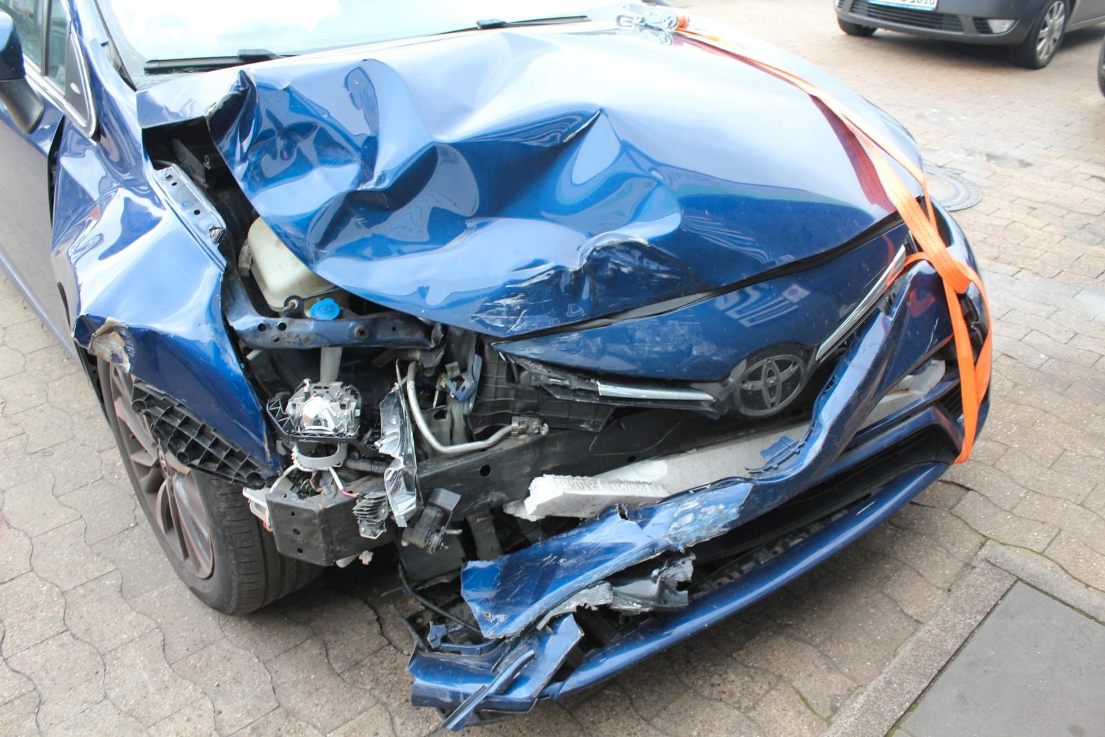 Toyota Avensis 2015 — photo 12