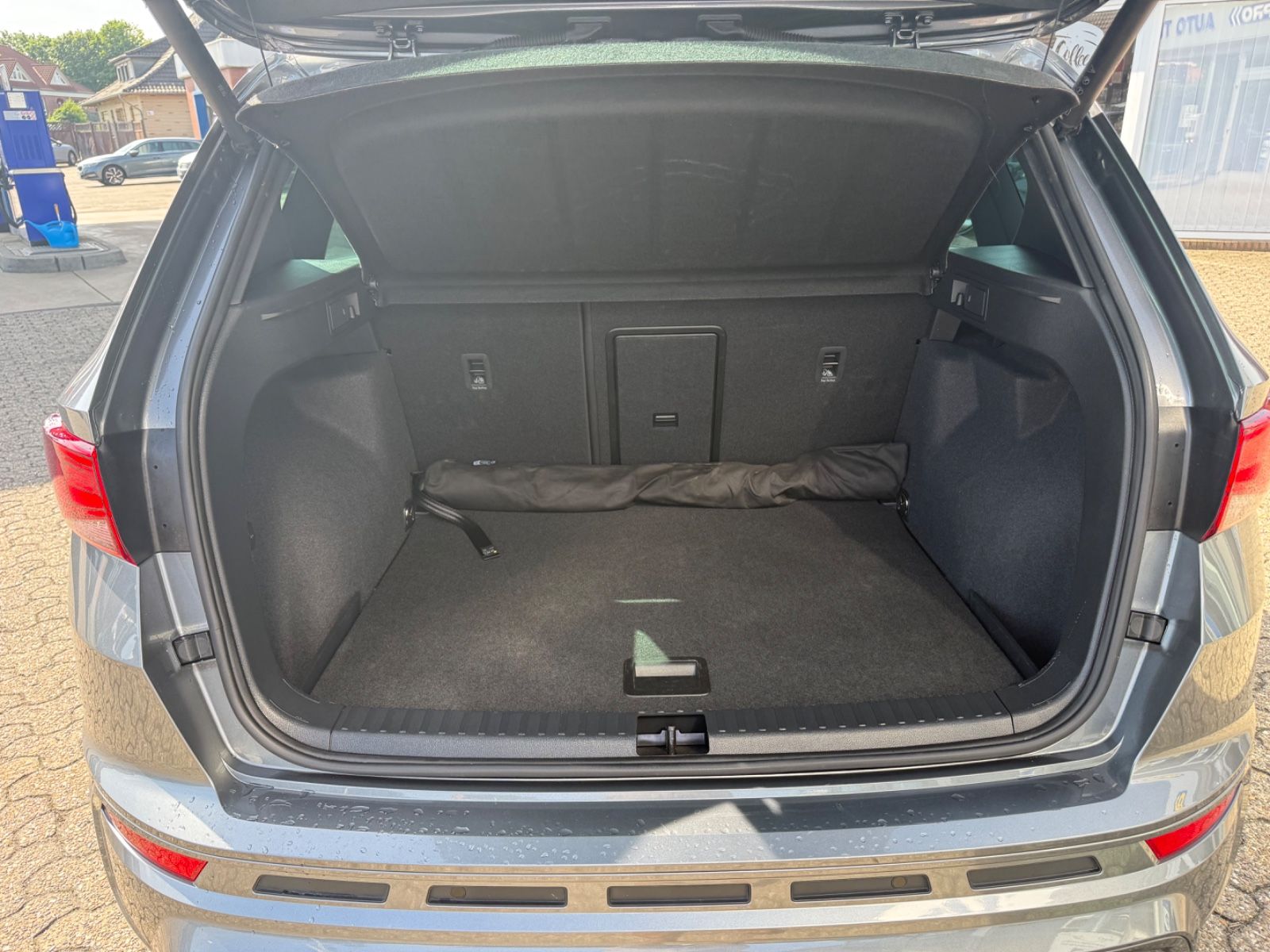 Fahrzeugabbildung CUPRA Ateca 1.5 TSI DSG ACC/Navi/SHZG/eHeck/LED/Travel