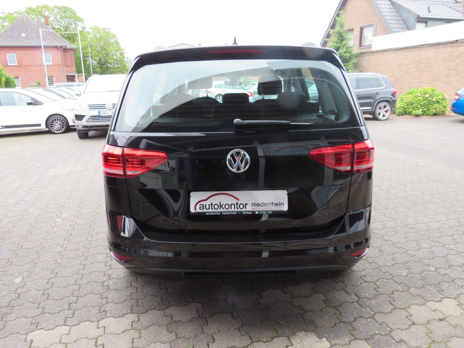 Fahrzeugabbildung Volkswagen Touran Comfort TSI DSG LED NACI ACC ALCANTARA 1H