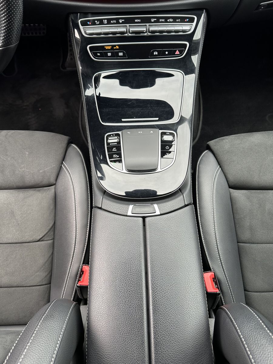 Fahrzeugabbildung Mercedes-Benz E 300d 4M T AMG-Line NAV+LED+360°+HUD+AHK+VC+ACC