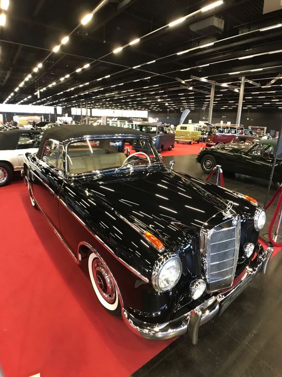 Mercedes-Benz 220