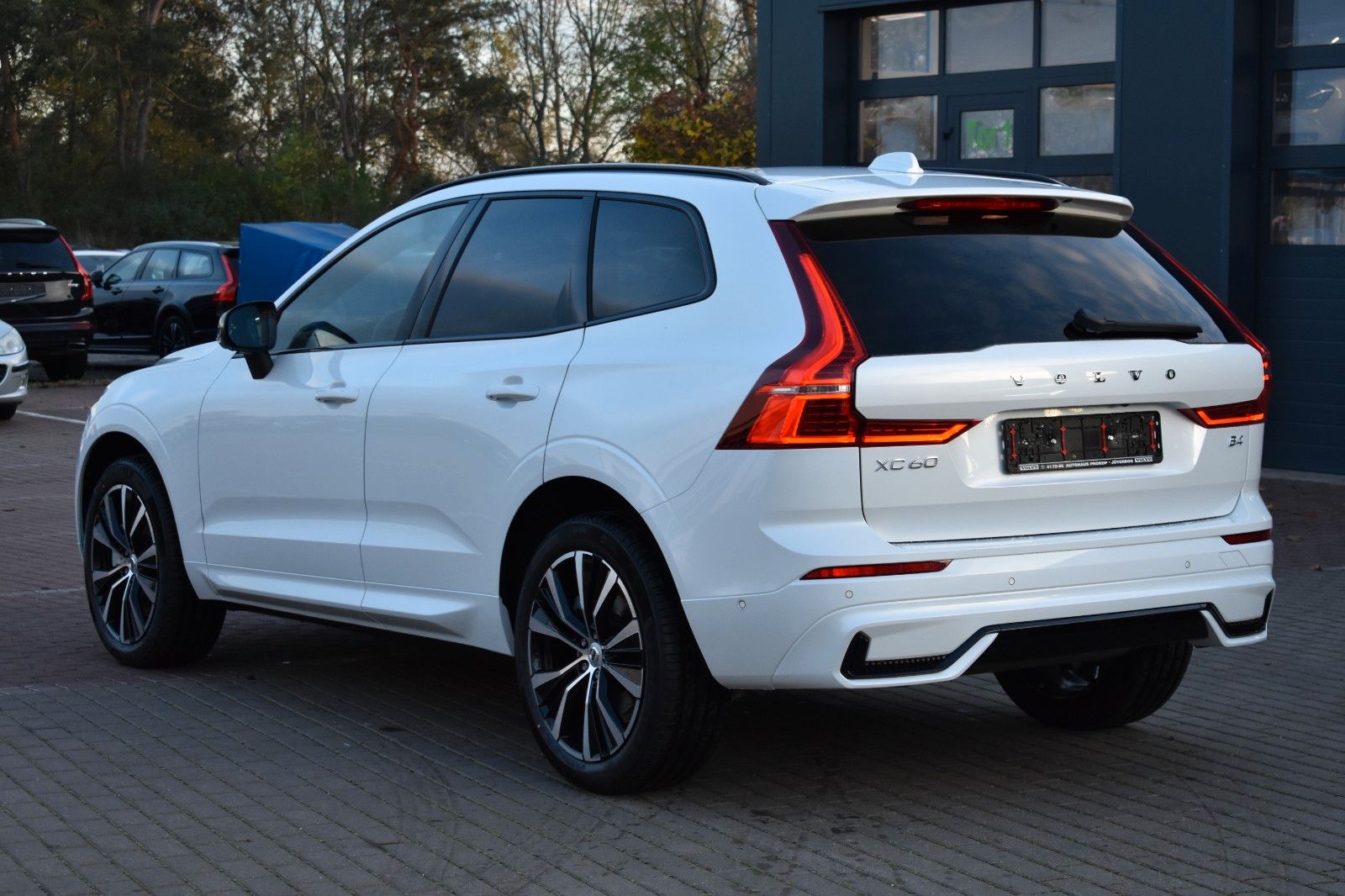 Fahrzeugabbildung Volvo XC60 B4B Plus Dark*LED*PANO*STHZ*H&K*360*