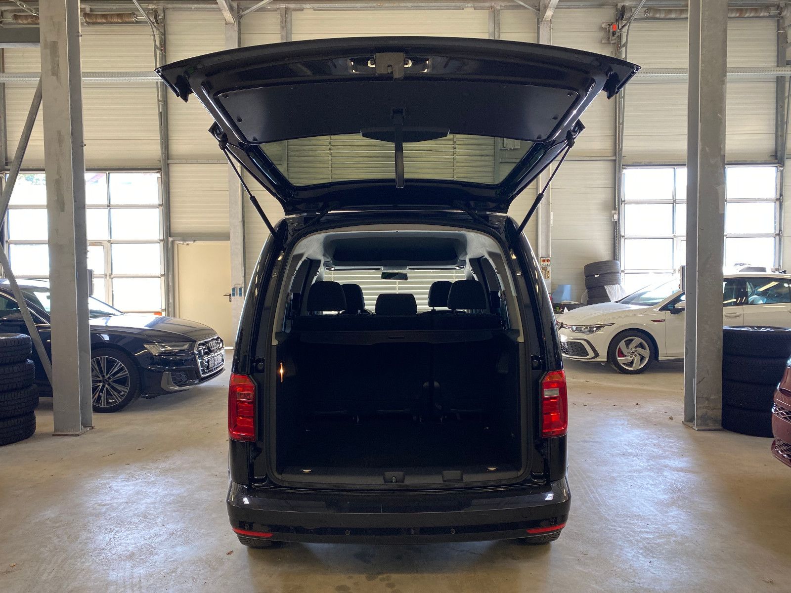 Fahrzeugabbildung Volkswagen Caddy 2.0 TDI Klimaautomatik PDC SHZ Tempomat