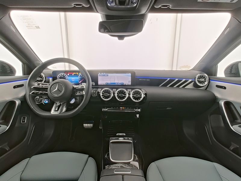 Fahrzeugabbildung Mercedes-Benz A 35 AMG 4M Limousine Aero+Pano+Night+Multibeam