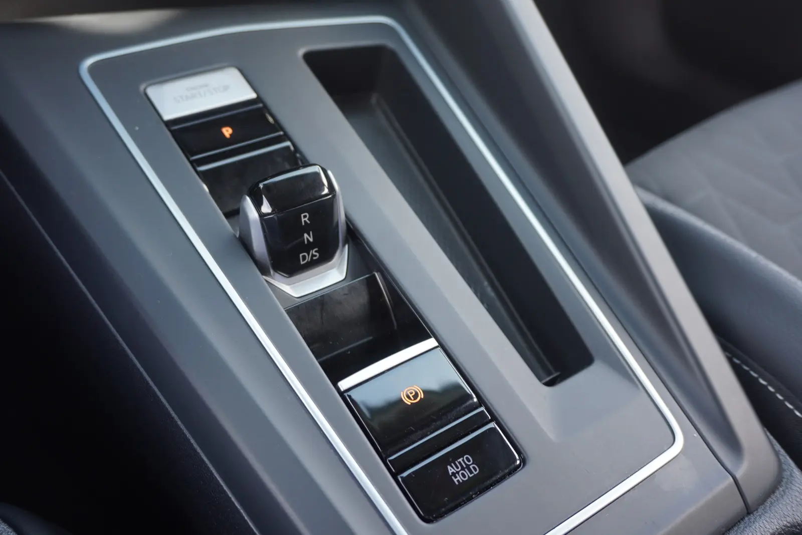 Volkswagen Golf VIII 1.5 eTSI Goal DSG LED Navi Sitzheizung, миниатюра 22