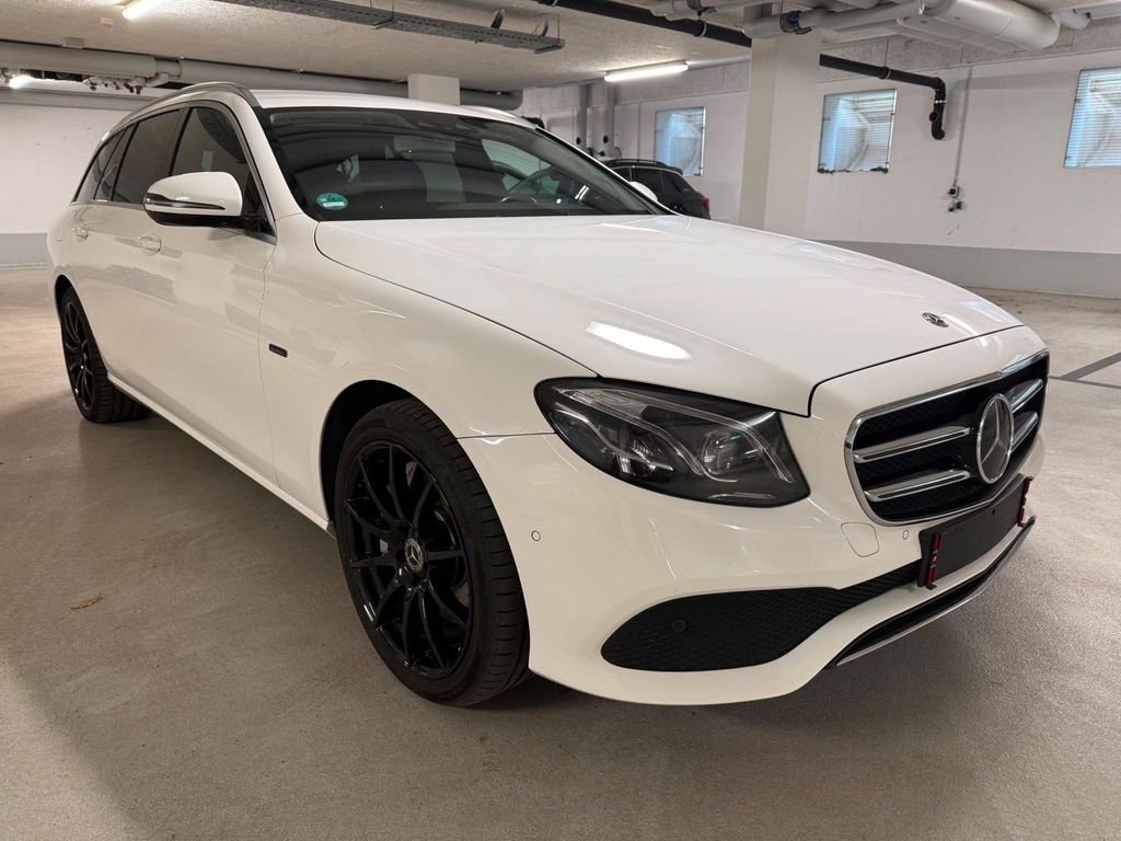 Image of Mercedes-Benz E 300