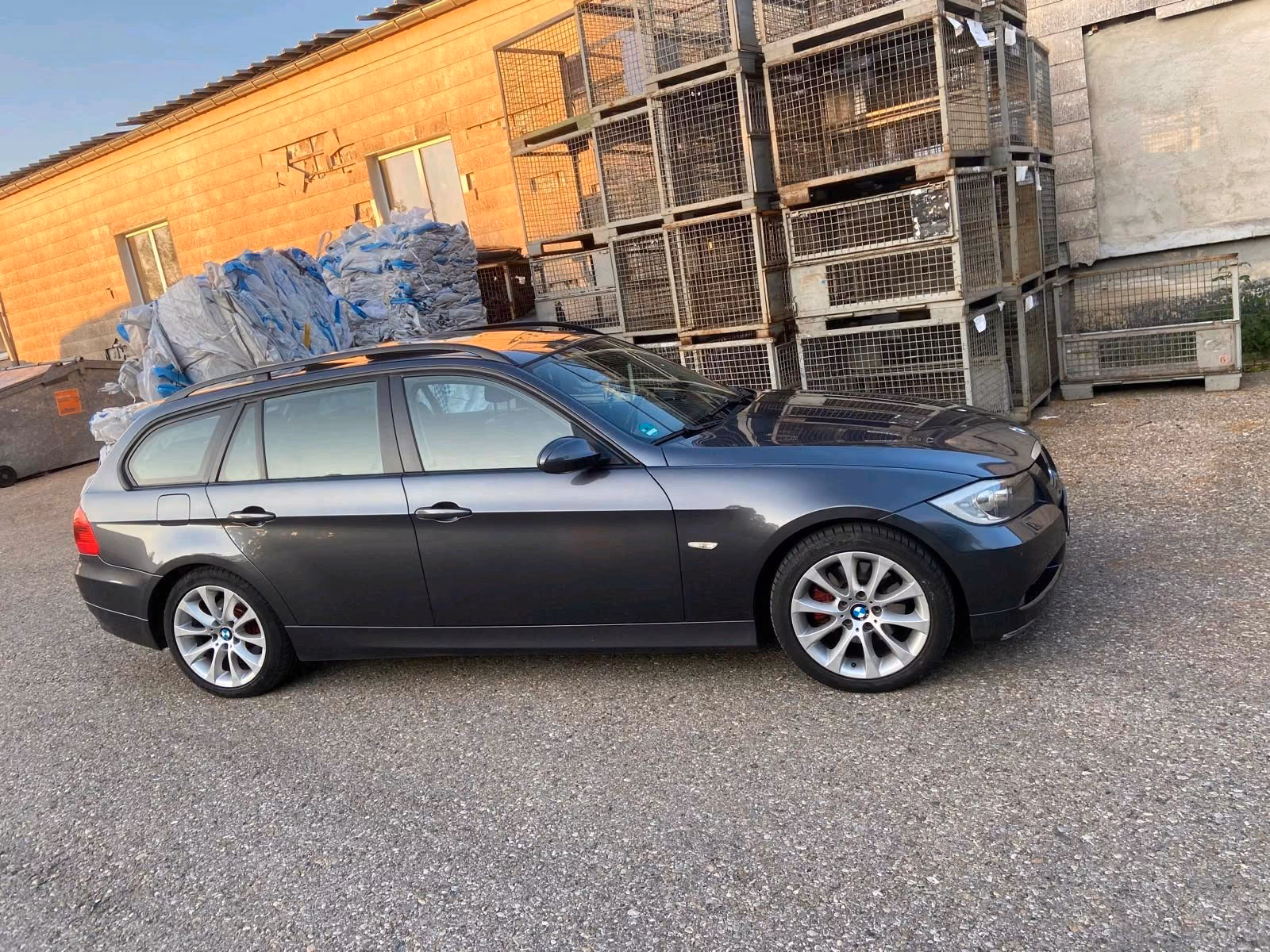 BMW 320 2008 — rear view