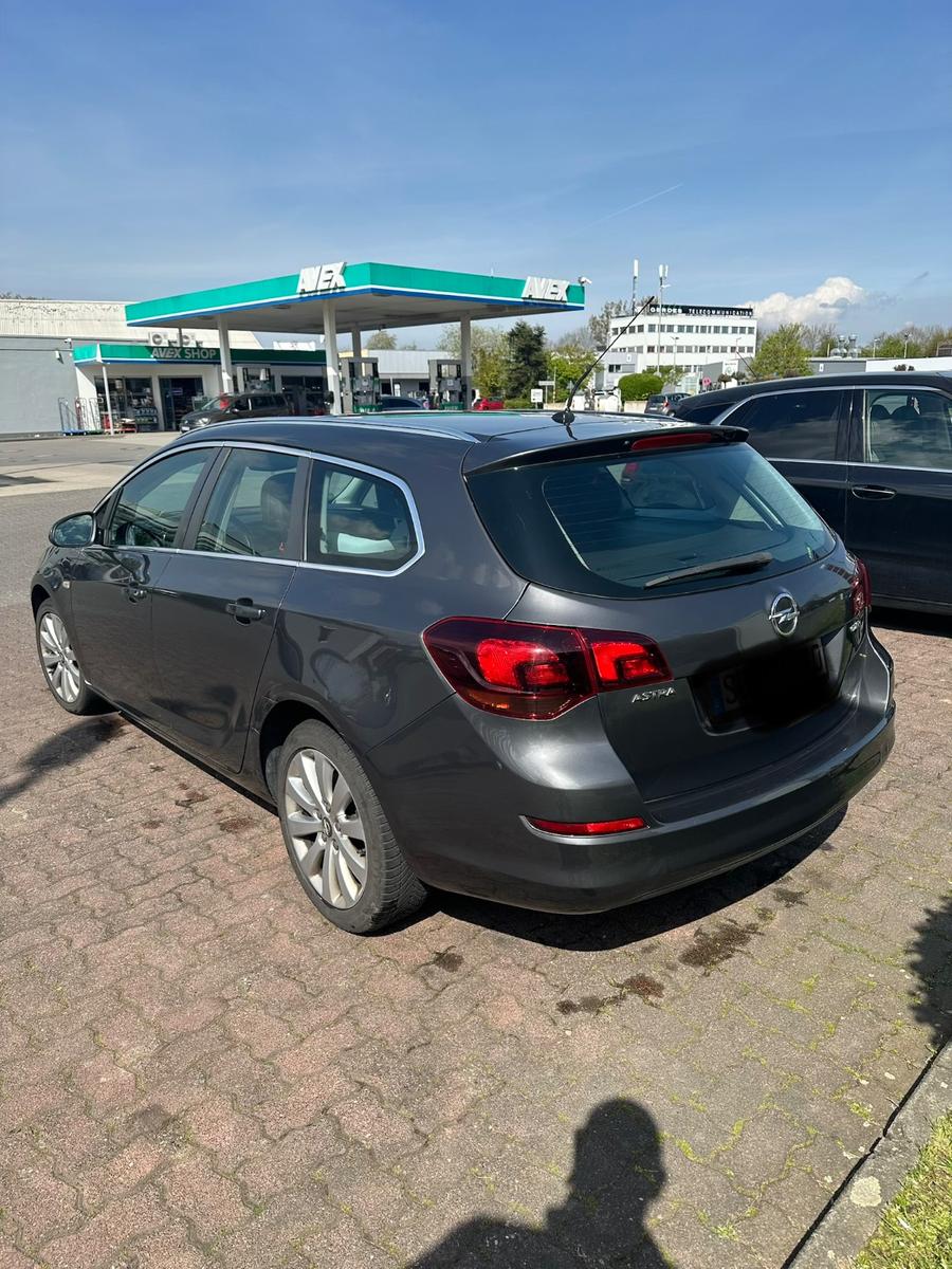 Opel Astra 2011 — photo 15