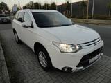Mitsubishi Outlander 4WD,Navi,Xenon,Leder,ESD,AHK, 7 Sitze - Mitsubishi Outlander mit Schiebedach