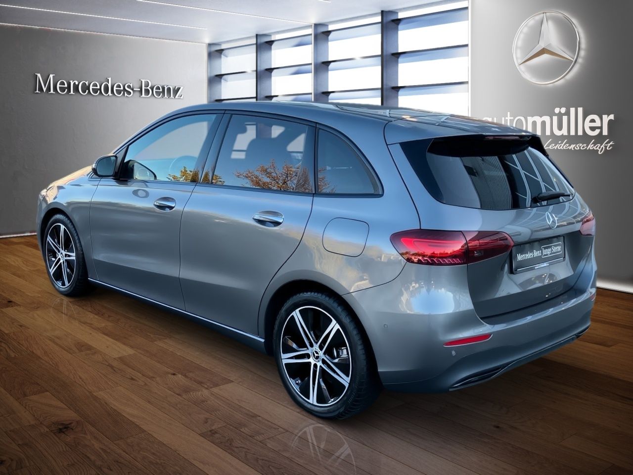 Fahrzeugabbildung Mercedes-Benz B 180 NIGHT+AHK+MULTIBEAM+LENKRADHEIZ+KAMERA+