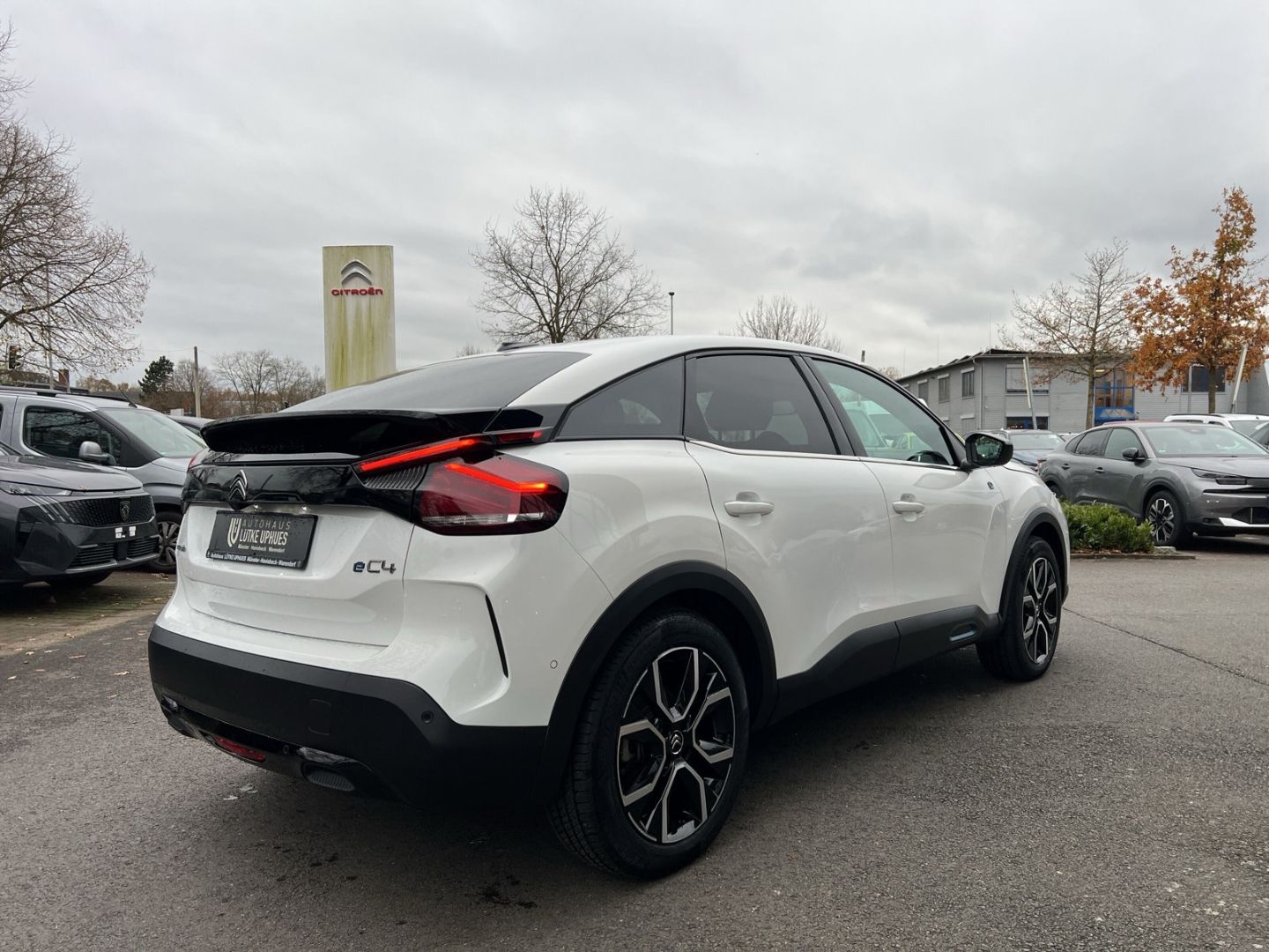 Fahrzeugabbildung Citroën C4 Elektro 136 Shine Navi 360 Kamera LED CarPlay