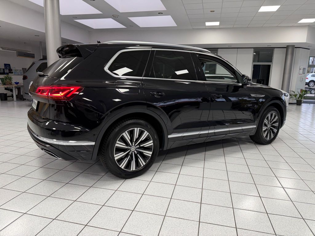 Volkswagen Touareg 3.0 TDI Elegance 4M*STHZG*PANO*LUFTFEDE.
