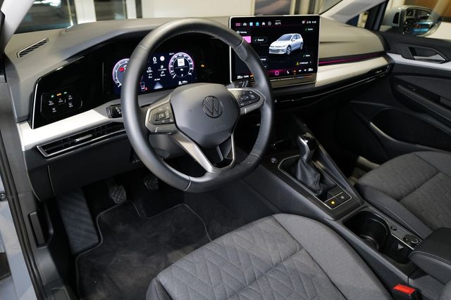 Volkswagen Golf VIII 1.5TSI Life RKam Navi Matrix HuD Totwi