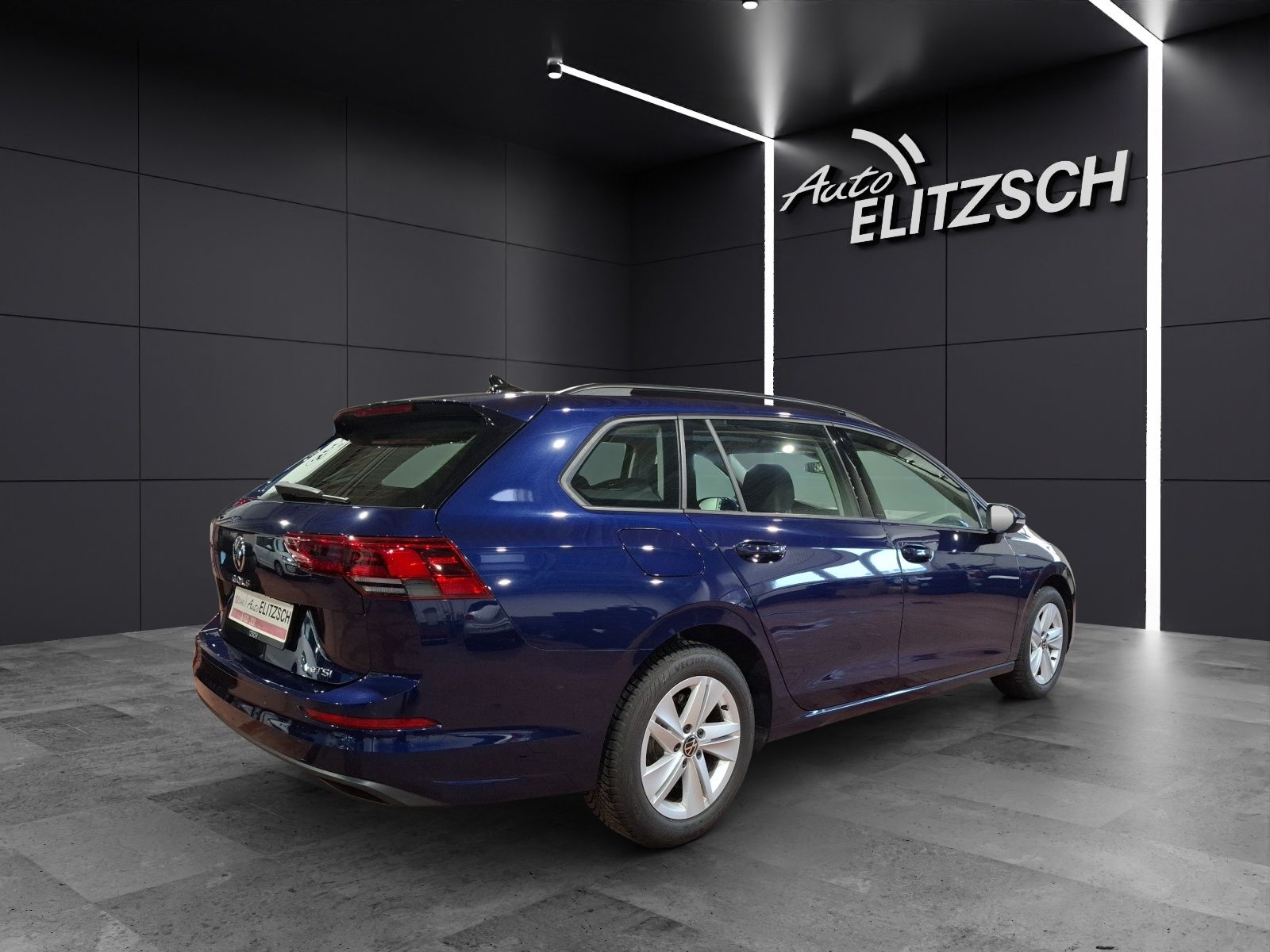 Fahrzeugabbildung Volkswagen Golf VIII Variant eTSI Life DSG LEDplus Navi AID