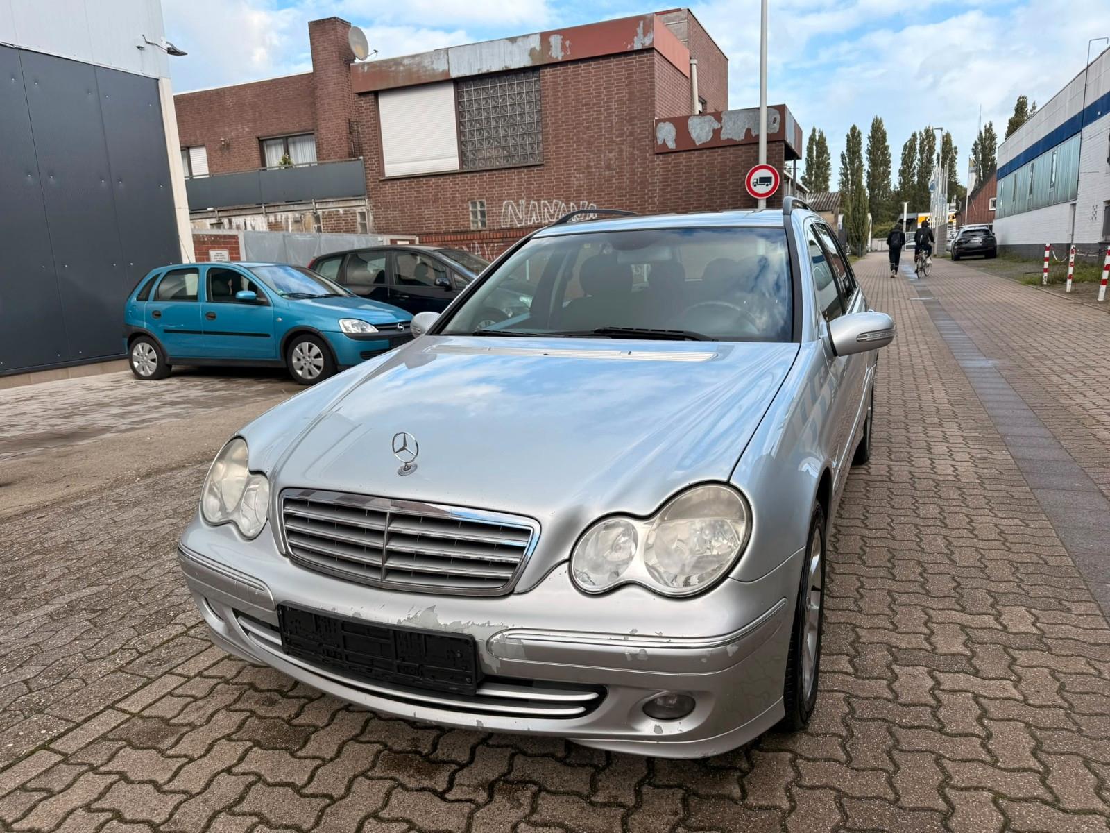 Mercedes-Benz C200 2006 — interior