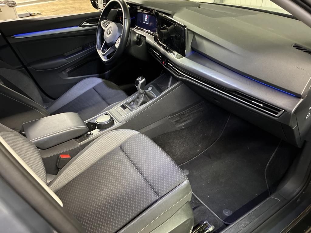 Fahrzeugabbildung Volkswagen Golf VIII TSI Active Standhzg. LEDplus Navi AID