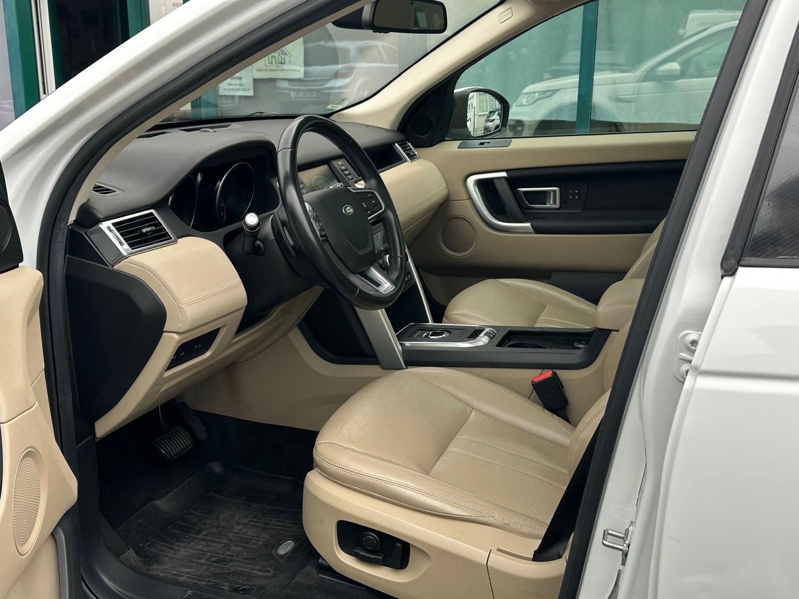 Fahrzeugabbildung Land Rover Discovery Sport SE AWD LED+PANO+KAM+NAVI+TEMPO+