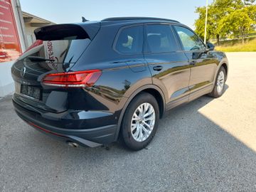 Volkswagen Touareg - 12