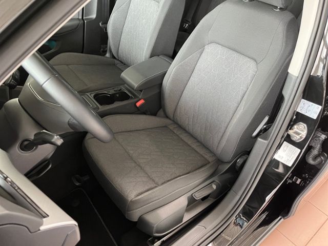 Fahrzeugabbildung Volkswagen Golf 1.5 TSI LIFE NAVI STANDHZG GJR