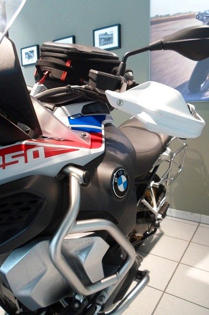Fahrzeugabbildung BMW R1250GS ADV Style Rallye mit Tankrucksack