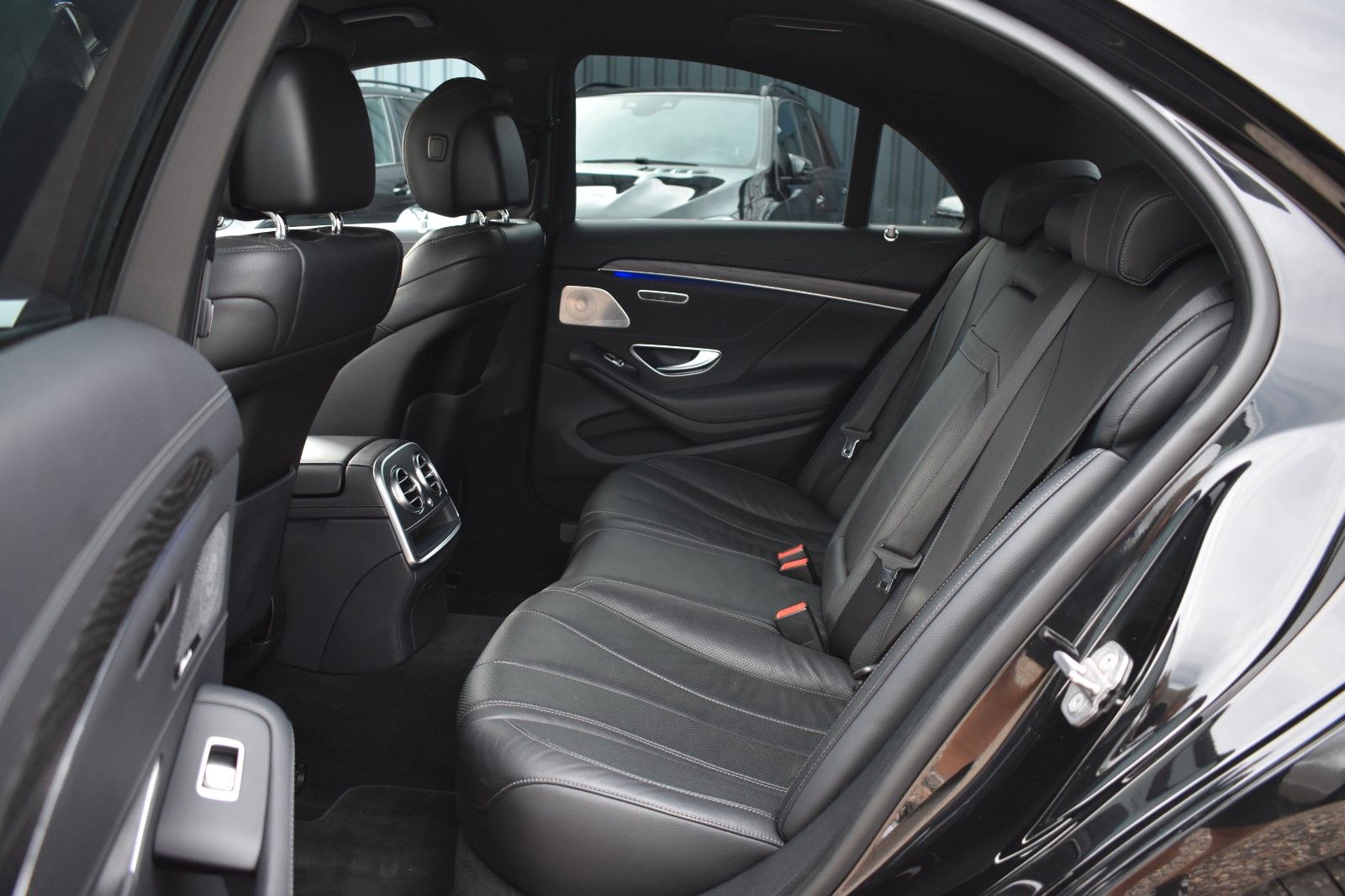 Fahrzeugabbildung Mercedes-Benz S 350 d 4Matic AMG Line Burmester Multib LED HUD