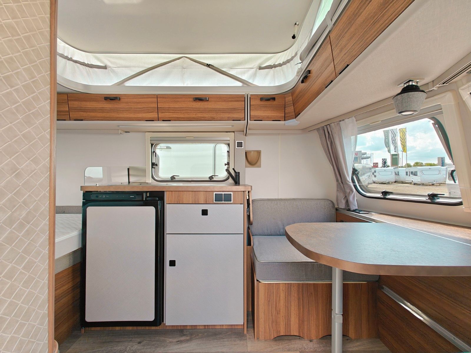 Fahrzeugabbildung HYMER / ERIBA / HYMERCAR Touring 310 Legend - Design, Heckklappe -