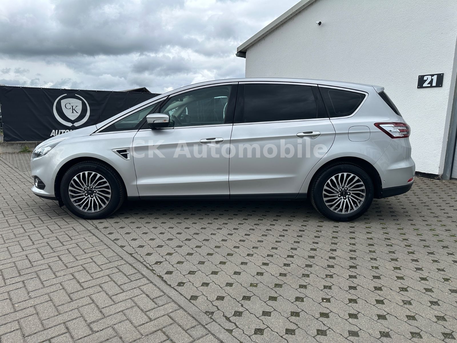 Fahrzeugabbildung Ford S-MAX Titanium 2.0TDCi Autom./Navi/LED/Kam./AHK