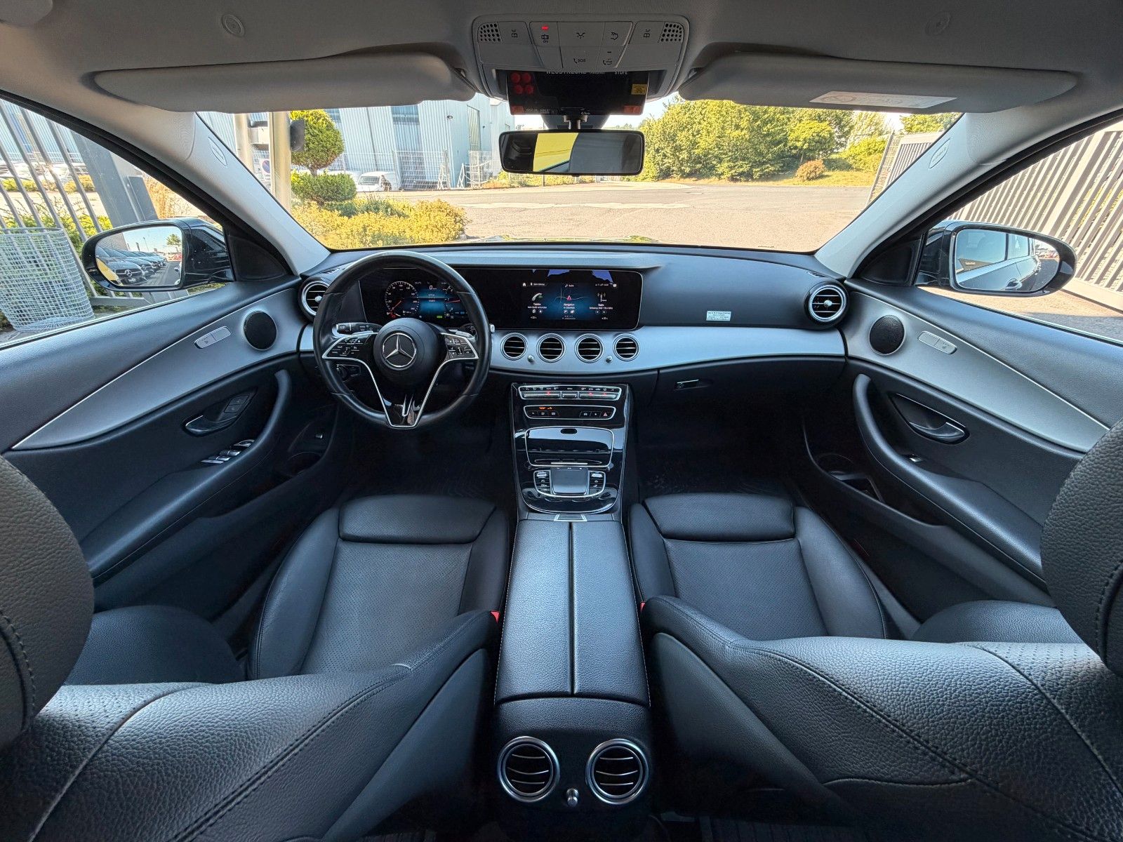 Fahrzeugabbildung Mercedes-Benz E 220d T Avantgarde+RKamera+Leder+Taxi