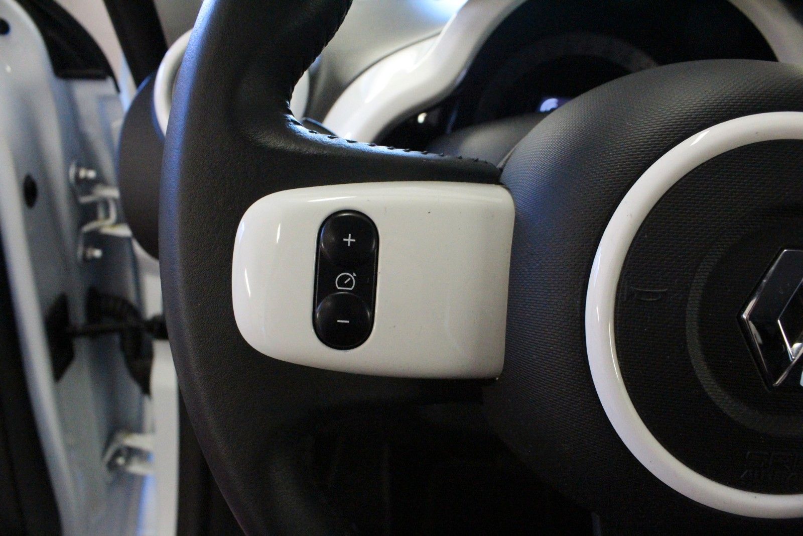 Fahrzeugabbildung Renault Twingo E-Tech 100% elektrisch*Plus Winterräder