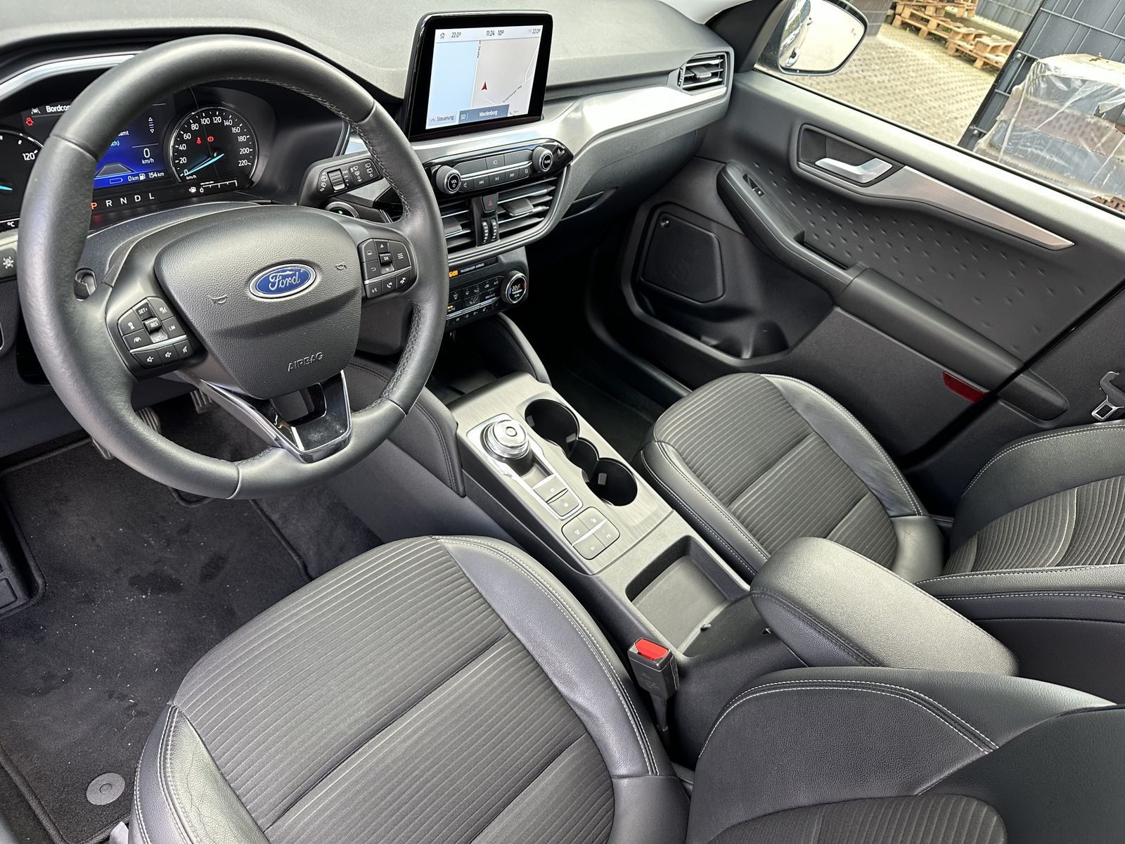 Fahrzeugabbildung Ford Kuga 2.5 Duratec PHEV Titanium X NAV+LED+AHK+B&O
