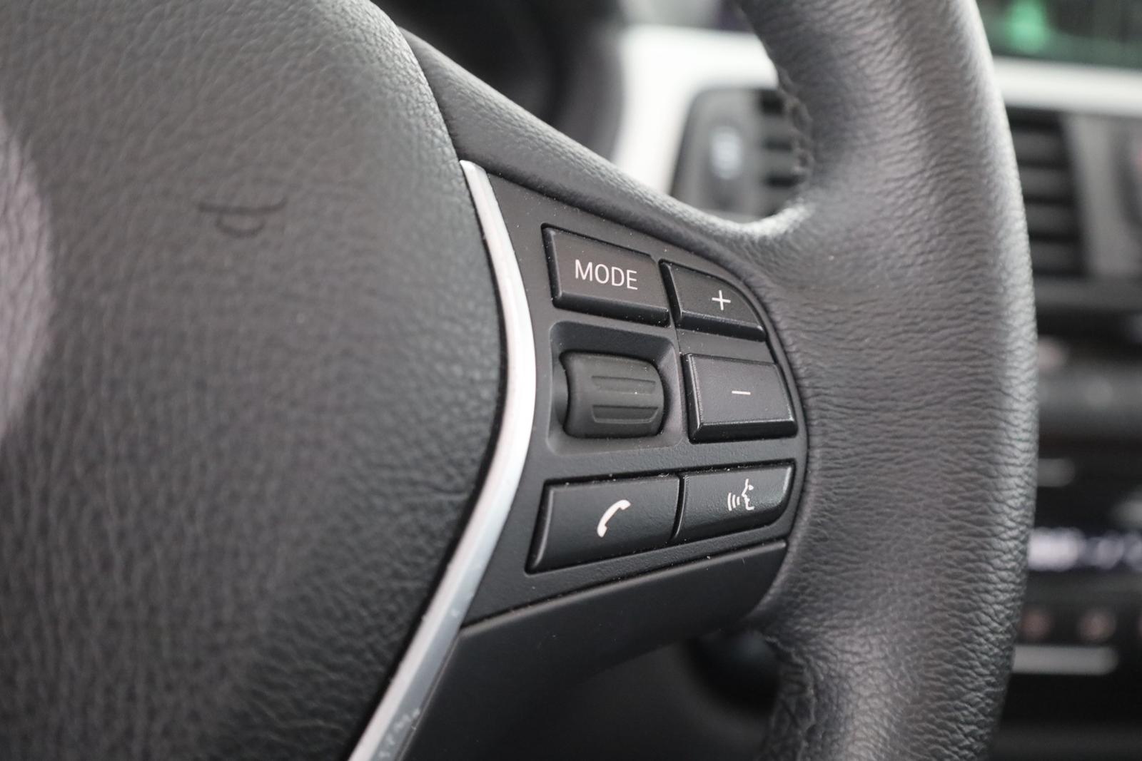 BMW 320i Touring Advantage LED Navi Schiebedach AHK