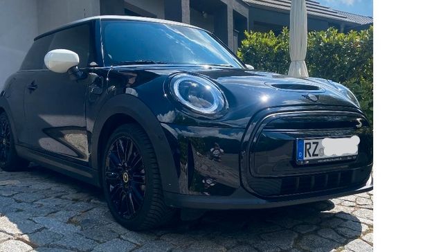 MINI Cooper SE Classic Trim Leder Pano HUD Navi LED K