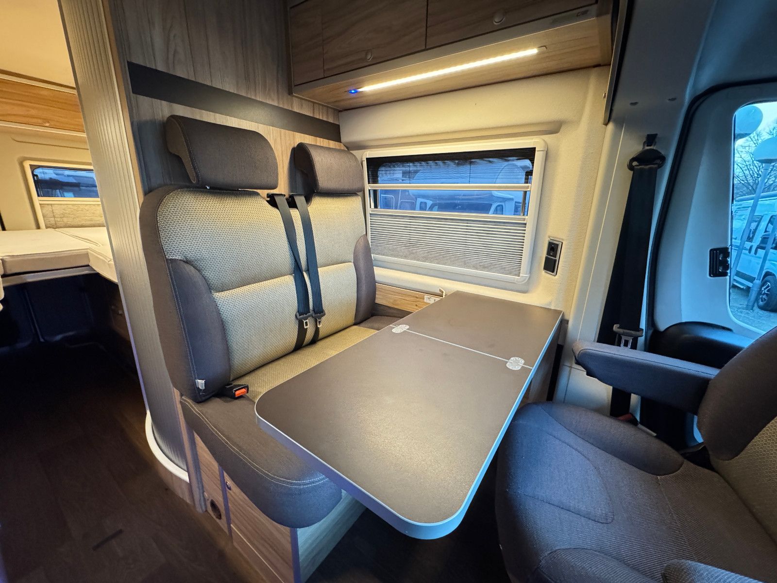 Fahrzeugabbildung HYMER / ERIBA / HYMERCAR YOSEMITE 600 CROSSOVER FIAT SCHLAFDACH LÄNGSBETT