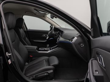 Fahrzeugabbildung BMW 320d xDr Tour Luxury Line AHK HiFI Laserlicht