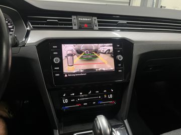 Volkswagen Passat - 11