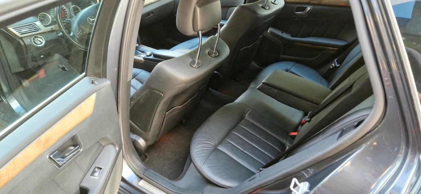 Mercedes-Benz E220 2011 — photo 12