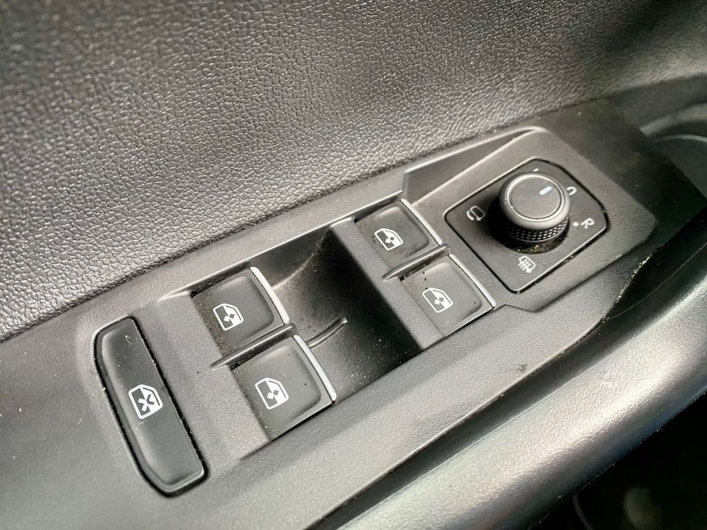 Fahrzeugabbildung Volkswagen Taigo 1.0 TSI DSG STYLE AAC SHZ GJR NAVI PDC