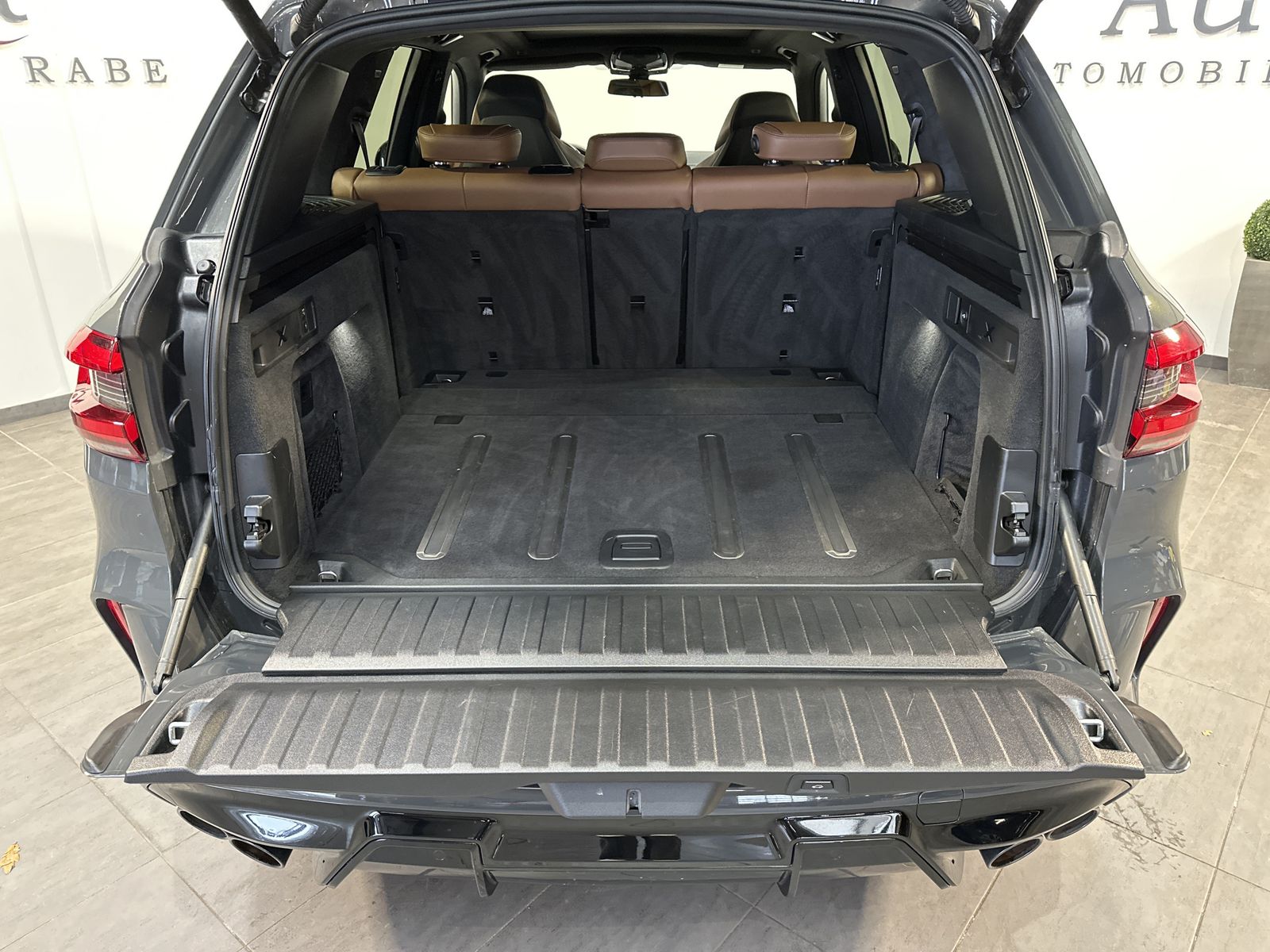 Fahrzeugabbildung BMW X5 M Competition NAV+LASER+PANO+AHK+360°+21/22ZO