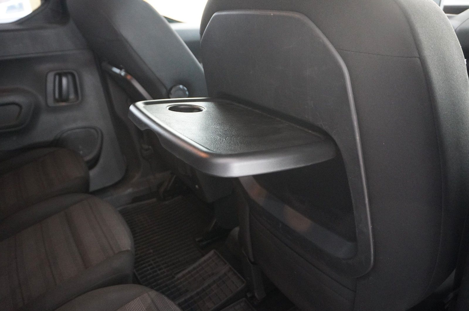 Fahrzeugabbildung Opel Combo-e LIFE EDITION 11KW KLIMA/PDC/TEMP./DAB+