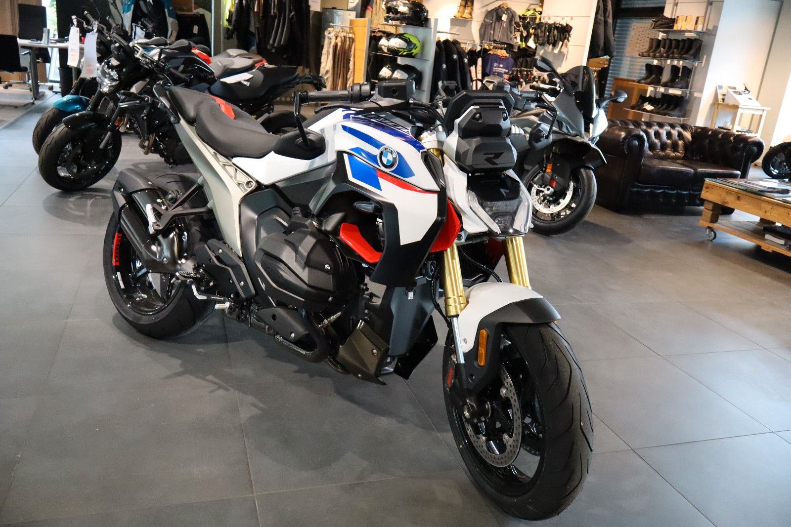 Fahrzeugabbildung BMW R1300R Style Performance