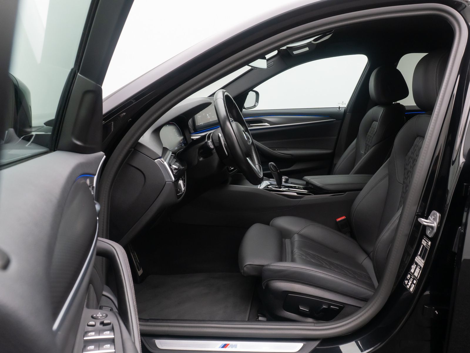 Fahrzeugabbildung BMW 520d xD M Sport DAB Laser HUD AHK Alarm Komfort