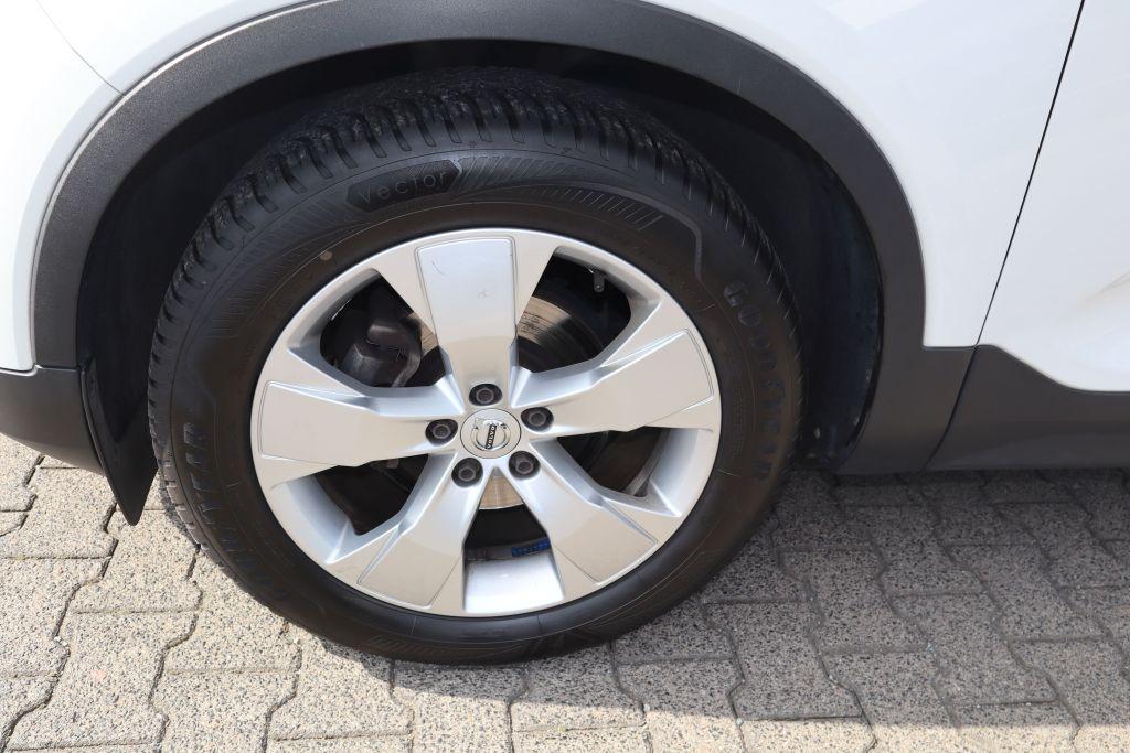 Volvo XC40 T3 Momentum Pro|NAVIGATION|R-CAM|PDC|